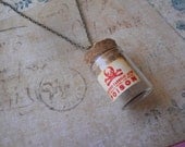 Poison necklace liquefied carbolic acid
