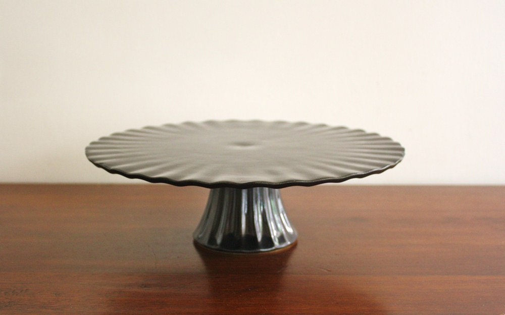 Black Cake Pedestal