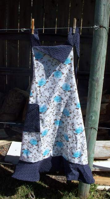 Size Small Full Retro Apron   Free Shipping  in USA