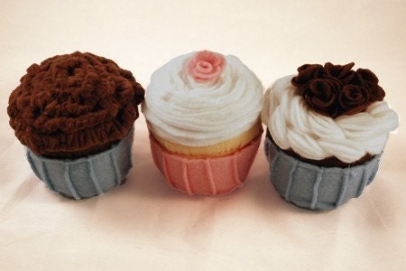 CUPCAKES - PDF Felt Food Pattern (Six Assorted Cupcakes with Removable Baking Cups)