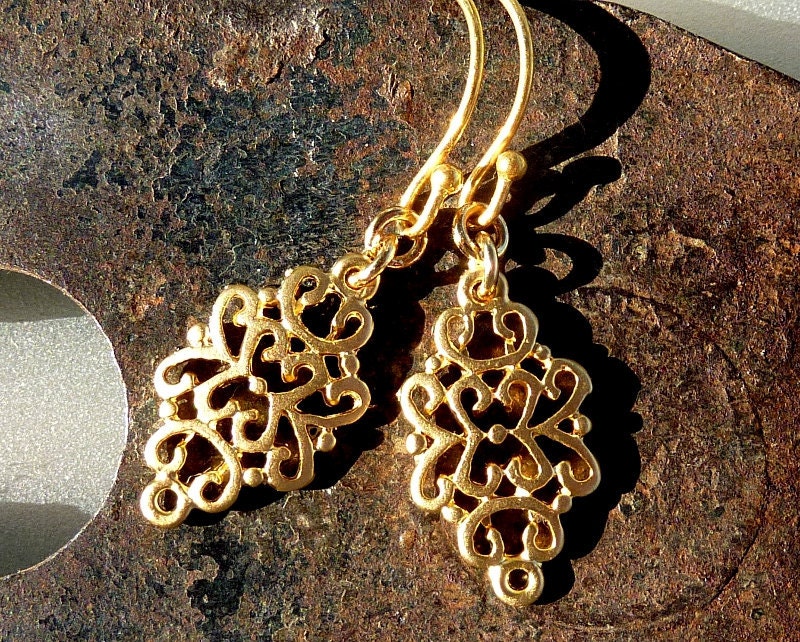 ON SALE, Arabesque golden dangle earrings