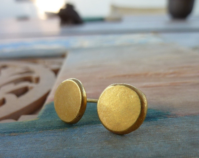 Gold studs earrings. Eco friendly studs earrings Organic golden stud earrings