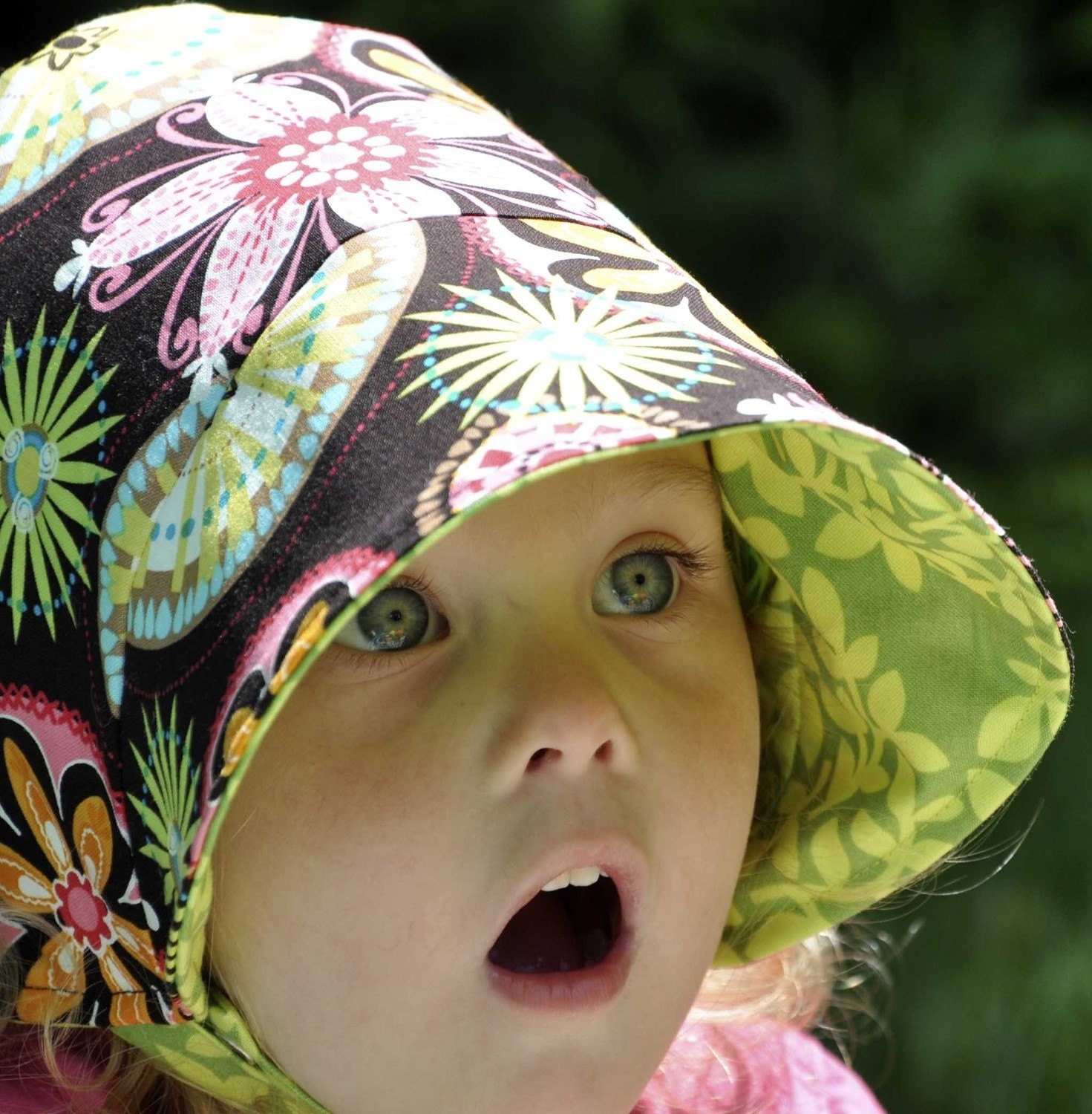 UB2 CARNIVALE celebrate summer fun in this adorable and super-functional sun hat by The Urban Baby Bonnet-- size extra small