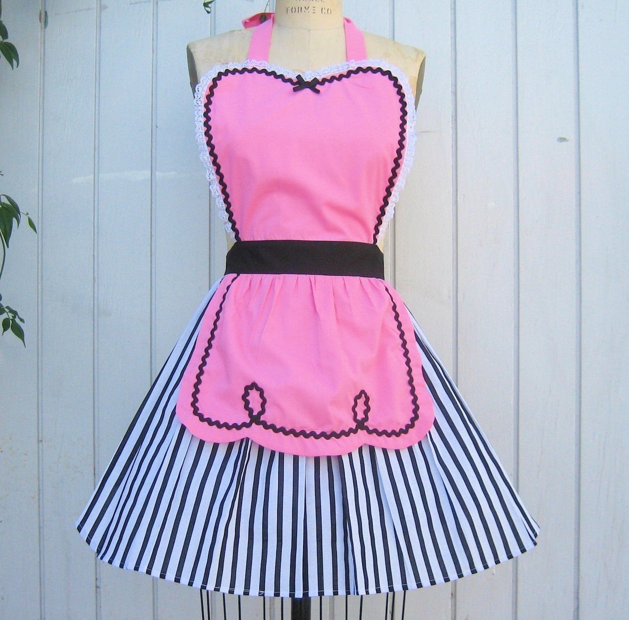 retro apron pink 50s DINER WAITRESS apron ..ice cream parlor fifties sexy hostess bridal shower gift vintage inspired flirty full