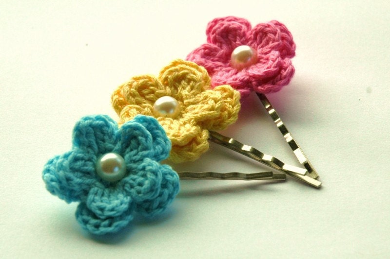 Crochet Flowers Bobby Pins in  Pale Blue, Lemon Yellow and Pink