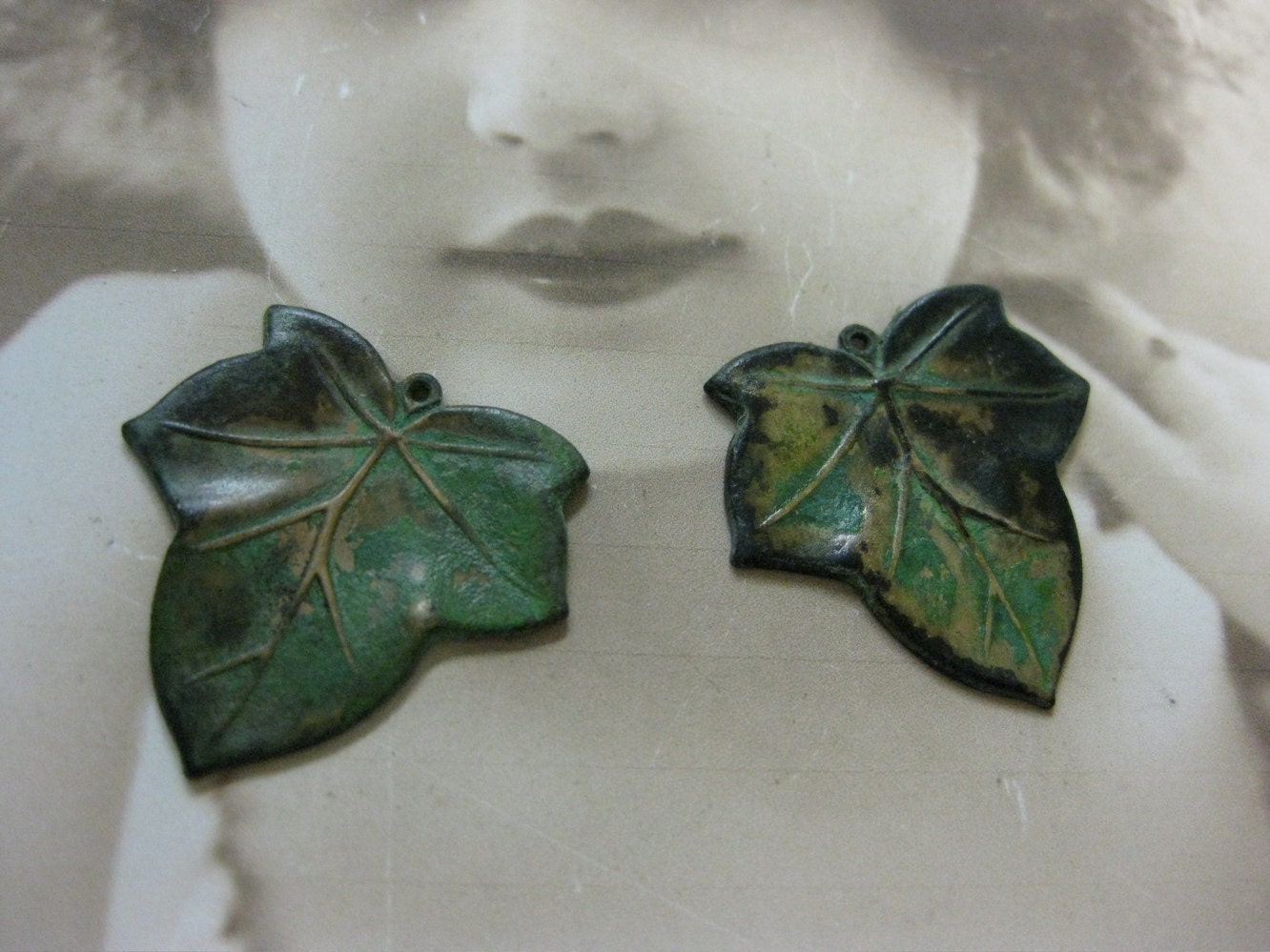 Verdigris Large Leaf Stamping with Hole 51VER x2