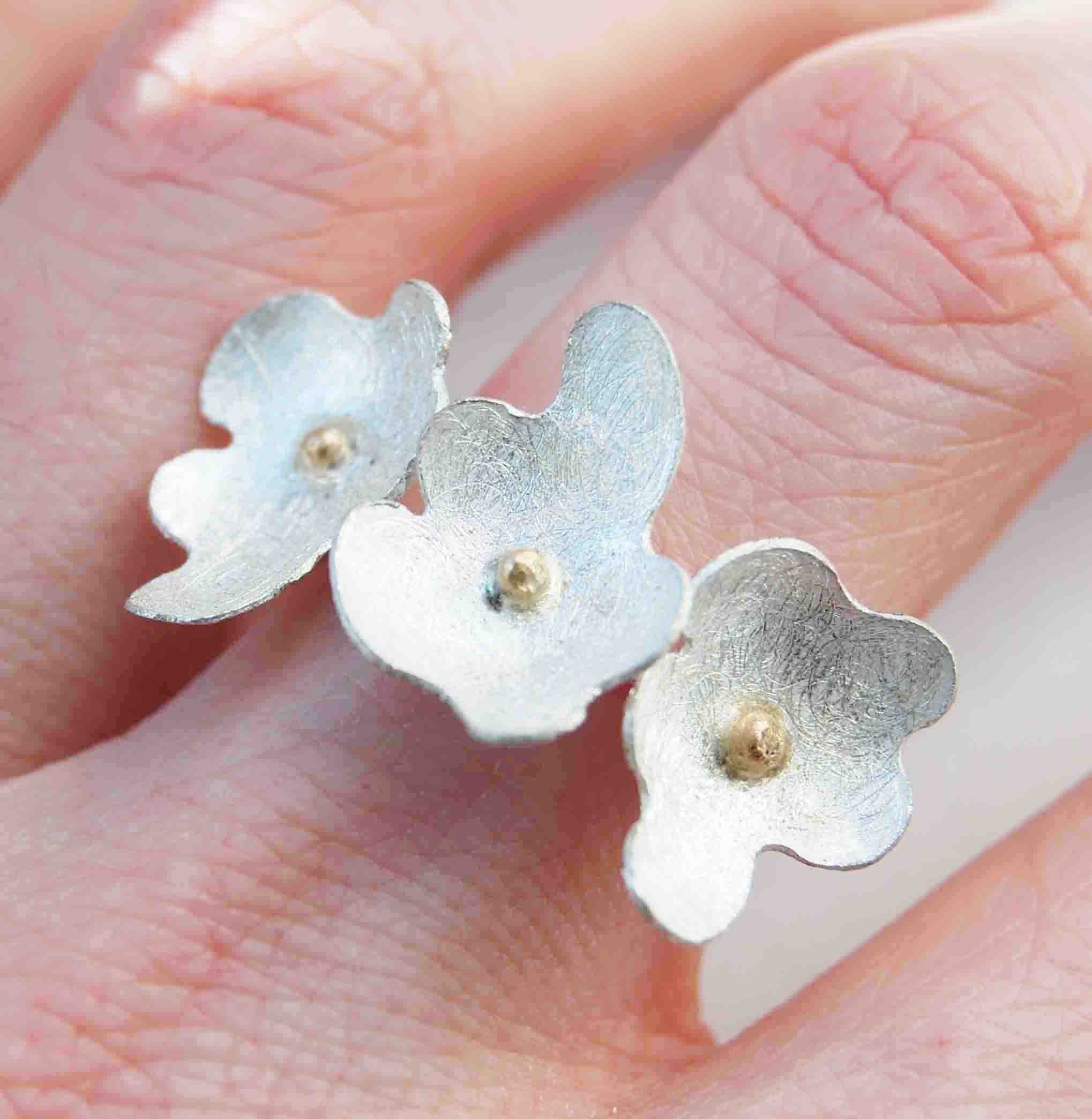 Fleures Blanches Ring