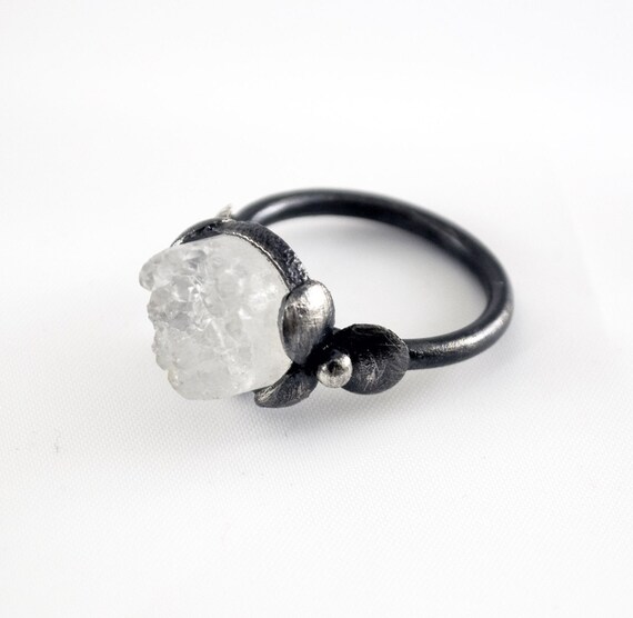 Oxidized Sterling Silver Ring. White Druzy Quartz. Black. Metal Naïf Druzy 3 Ring. Handmade by Maria Goti Joyas.
