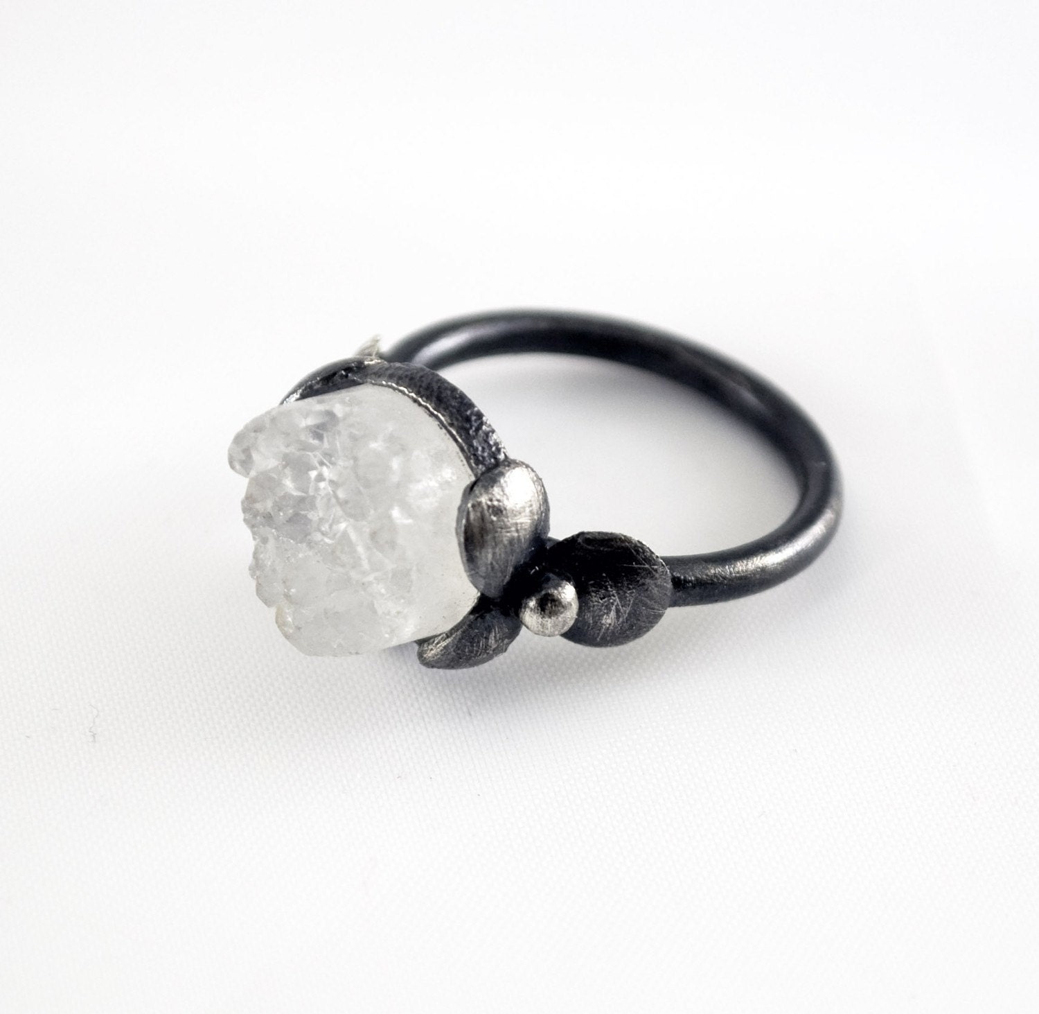 Oxidized Sterling Silver Ring. White Druzy Quartz. Black. Metal Naïf Druzy 3 Ring. Handmade by Maria Goti Joyas.