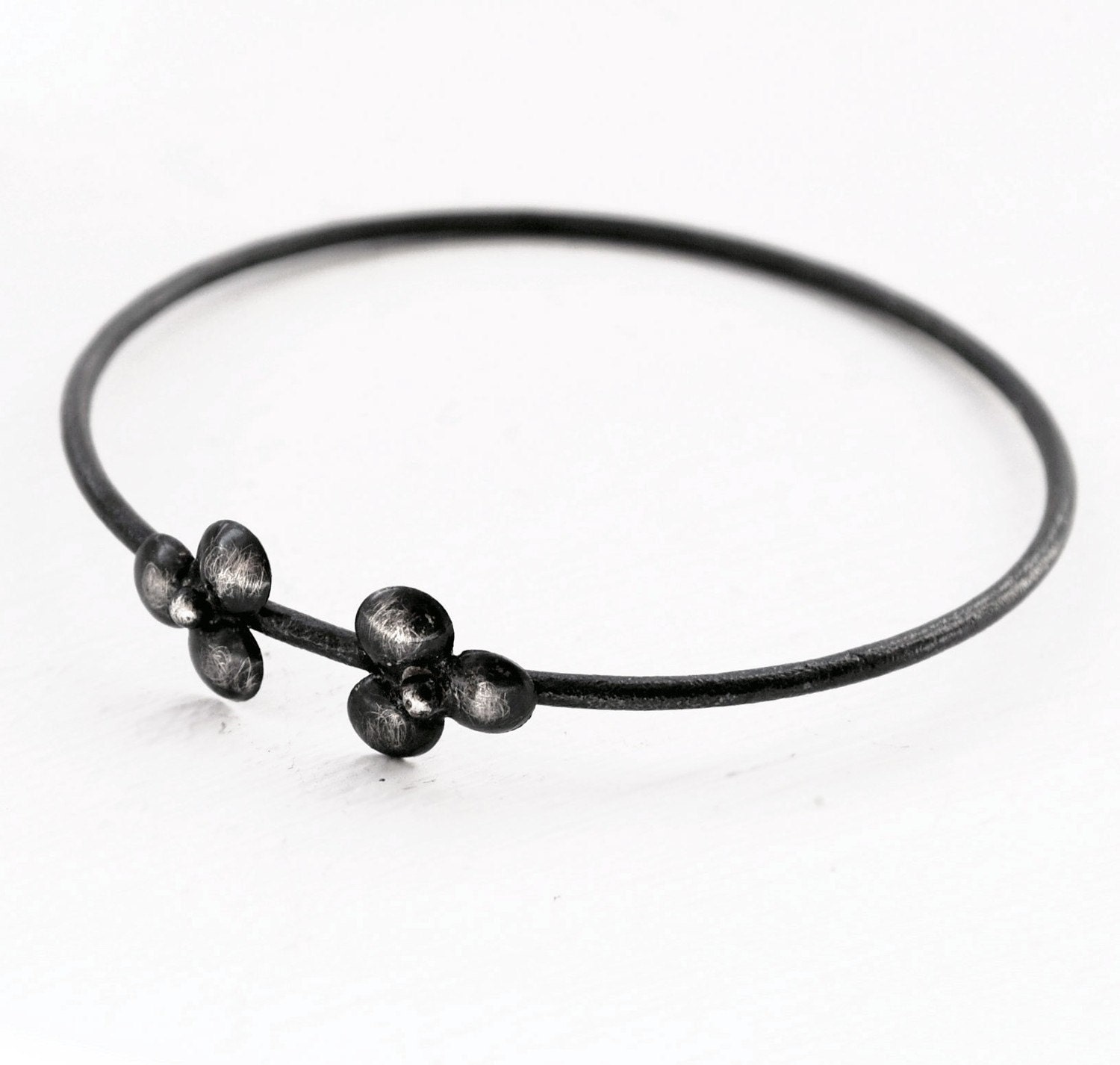 Oxidized Sterling Silver Bangle. Black. Round Shaped. Metal Naïf 2 Bangle. Handmade by Maria Goti Joyas.