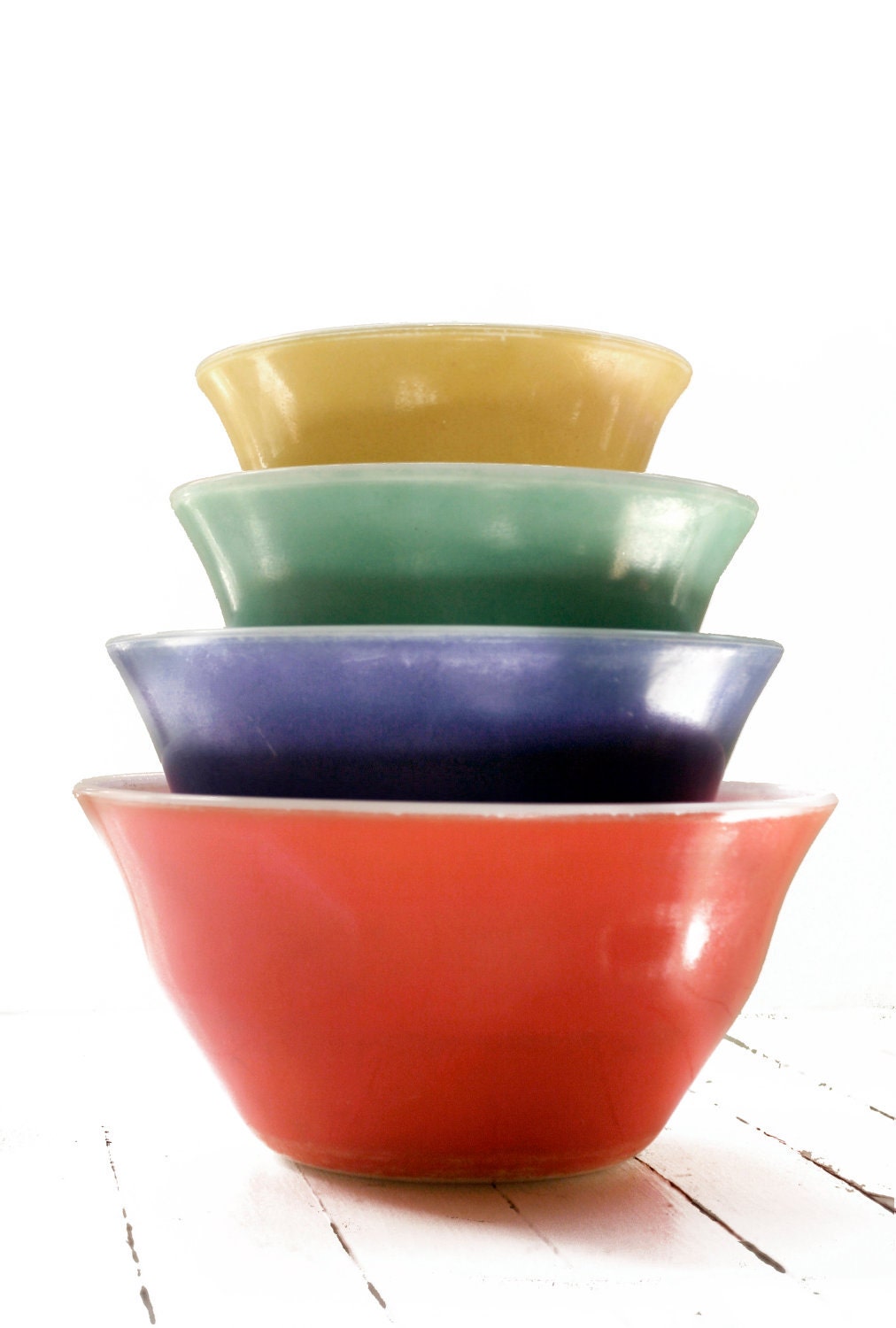 Vintage Set of MCKEE Primary Color Bell Shape Nesting Mixing Bowls - zenzhetty