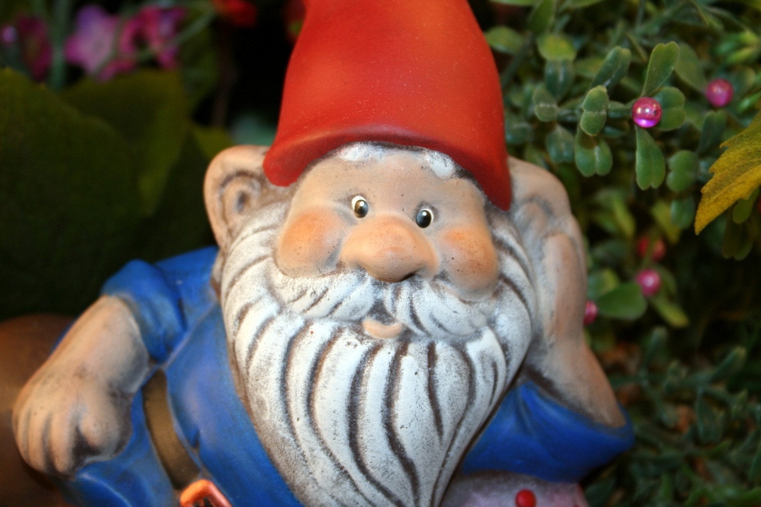 Garden Gnome Statue Resting on a Mushroom - Custom Garden Gnomes