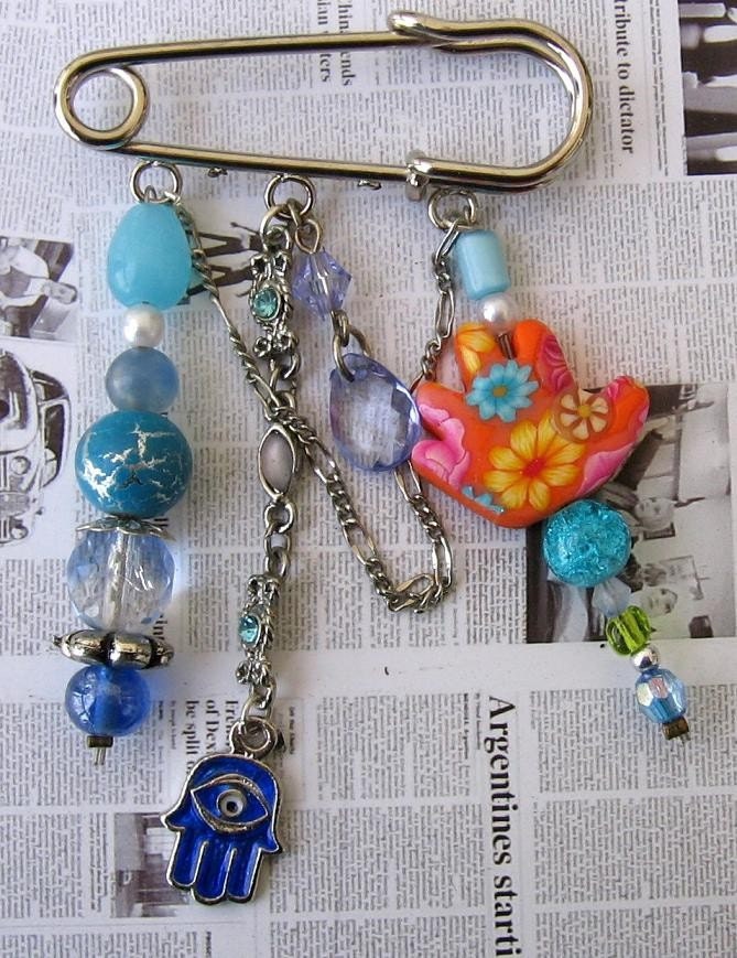 WHIMSICAL BAG DECORATION Pin