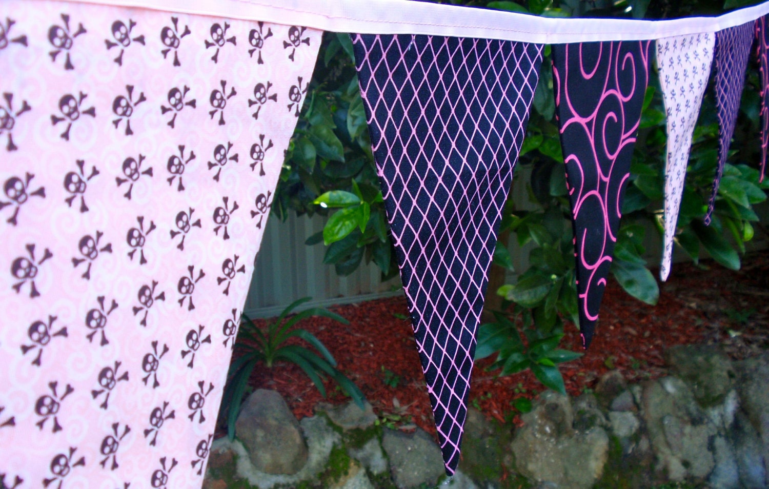 Bunting / flags / pennant strings - Pink and Black Skulls Il_170x135