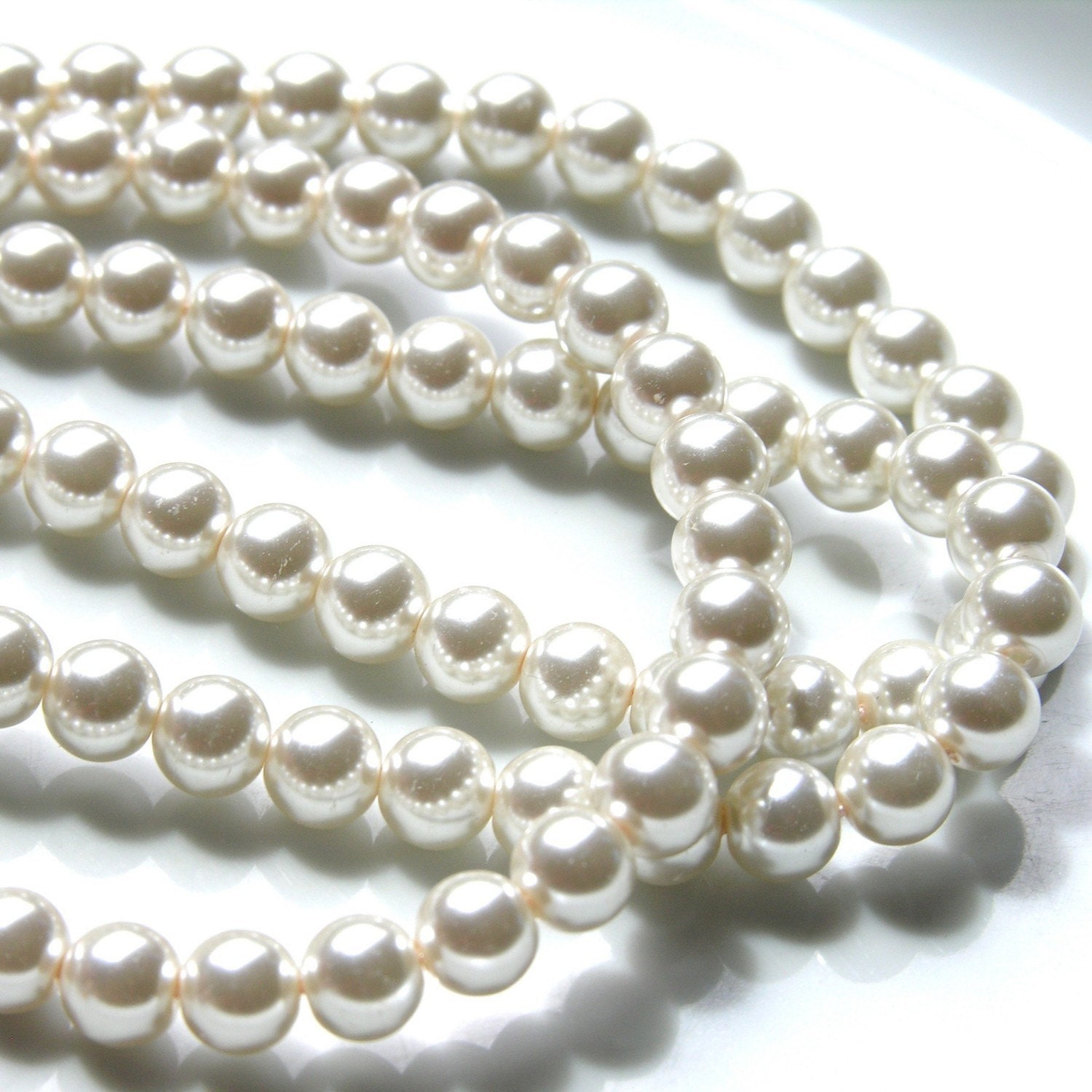 Single Pearl Strand Classic Style Necklace