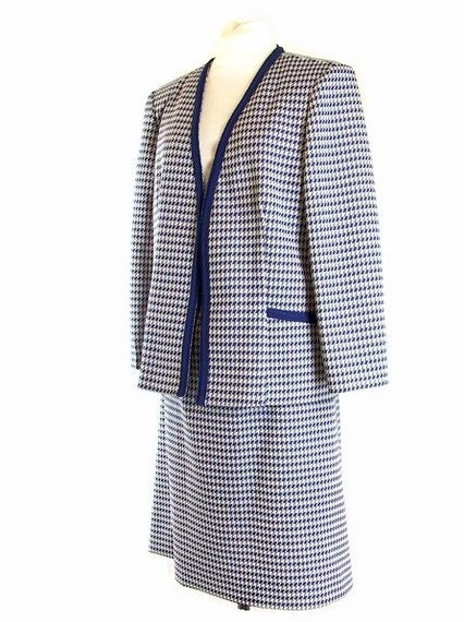 Vintage 1970's Navy Blue Houndstooth Skirt and Jacket Suit, Modern Size 16 to 18, Large to Extra Large