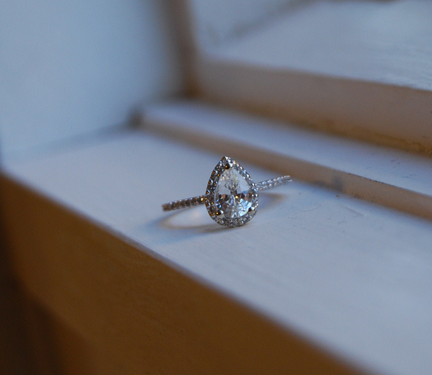 Rain drop - white sapphire and white gold diamond ring