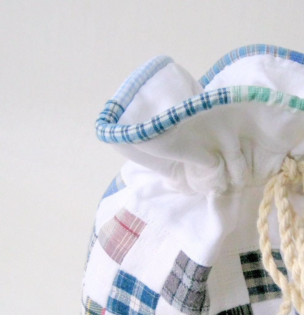 Drawstring quilted container recycled