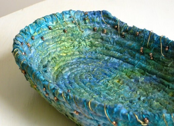 Basket oval coiled textured beaded wire turquoise Danish