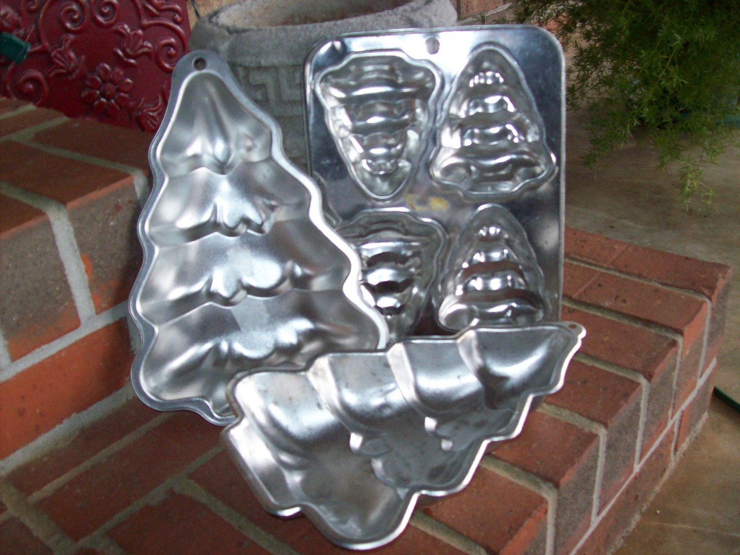 Vintage Christmas Decorations Christmas Tree Cake Pans Tin Molds French Country Farmhouse Rustic Cabin Decor Craft Supplies