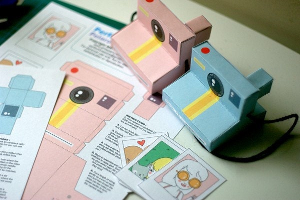 EDITABLE COLOUR - Perfect Paper Polaroid Camera - Editable PSD file