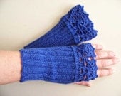Royal blue knitted gloves with lace crochet trim D382