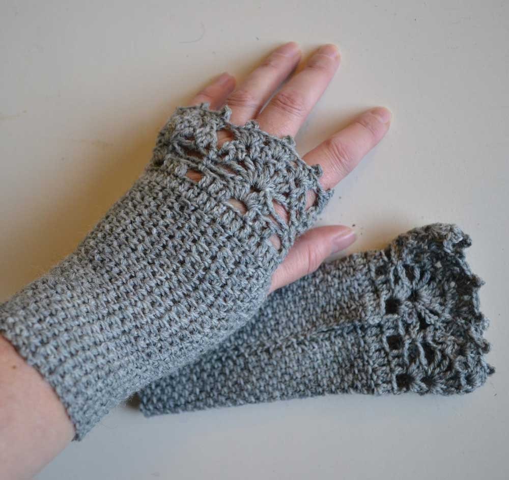 Grey crochet gloves with lace trim F623