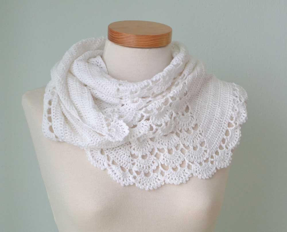 White lace crochet cotton shawl / shawlette  G689