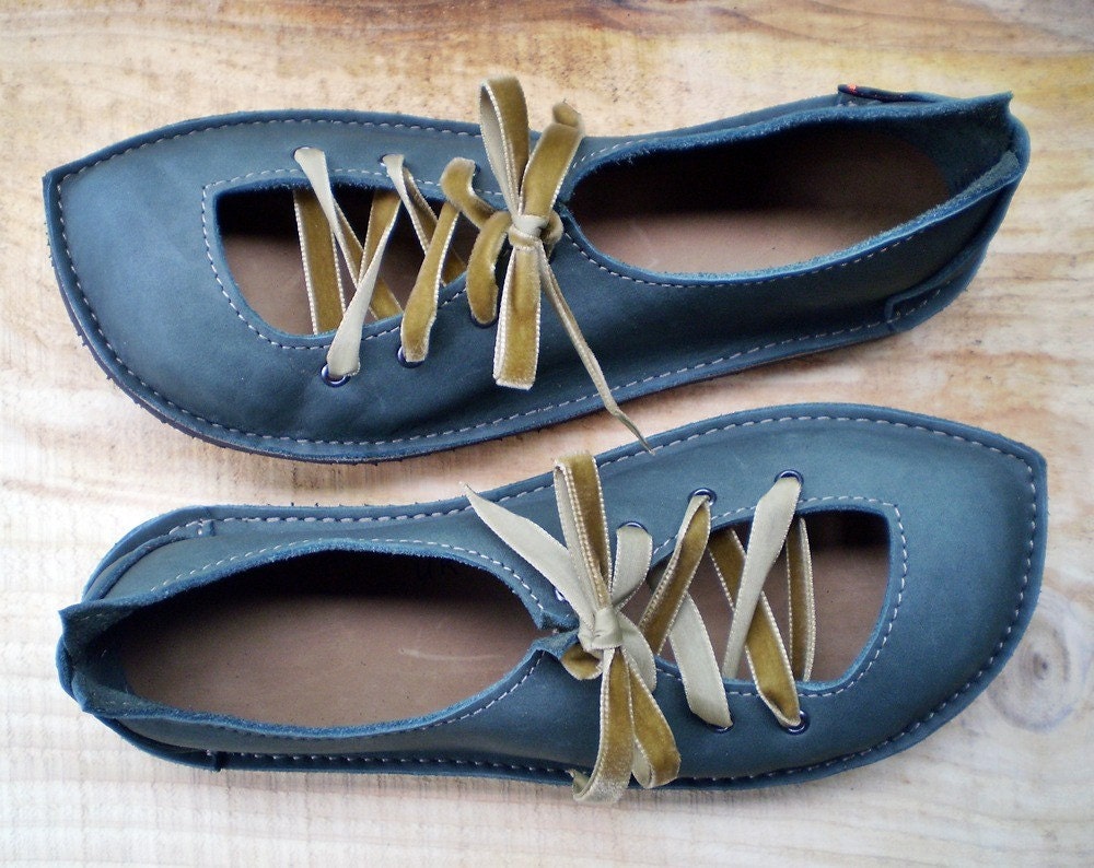 PUCK, UK 5, Bohemian Fairy, handmade shoes, D fitting, THYME green EcoTan leather, Ribbons, 1518