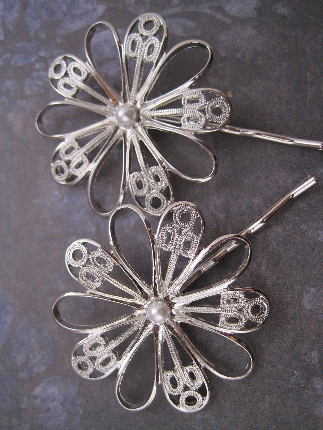 Bobby pins silver flower
