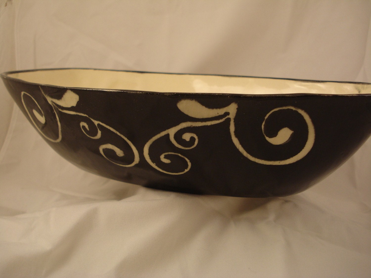 Black and White Curly Que Bowl