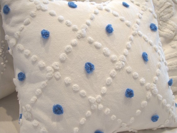 BLUE and WHitE ViNTaGe CHeNiLLe CoTTaGe SHaBBy CHiC PiLLoW