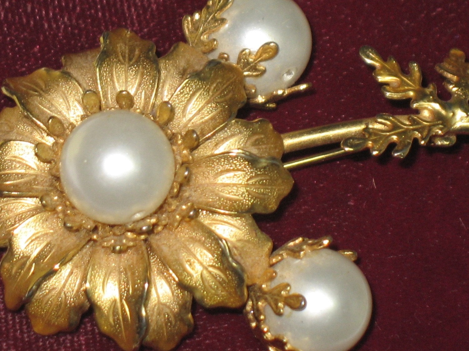 Vintage Costume Jewelry Brooch