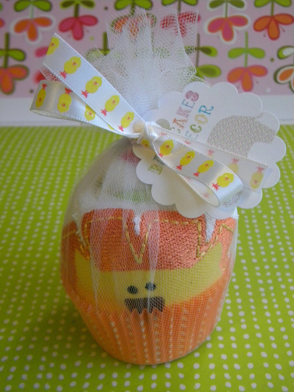 Double Bib Cupcake