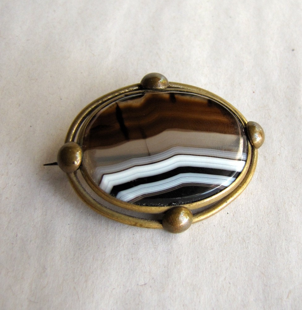 Antique Victorian Agate pin - Chocolate and Caramel stripes Scottish banded stone