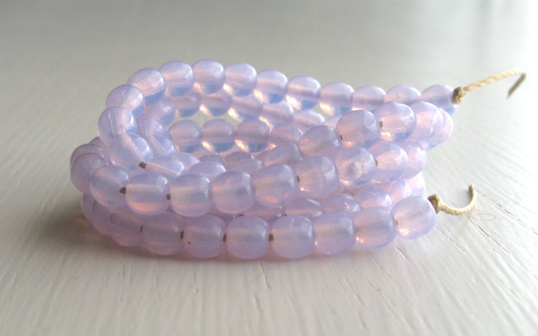 100 Milky Violet Smooth 4mm Rounds - Czech Glass Beads