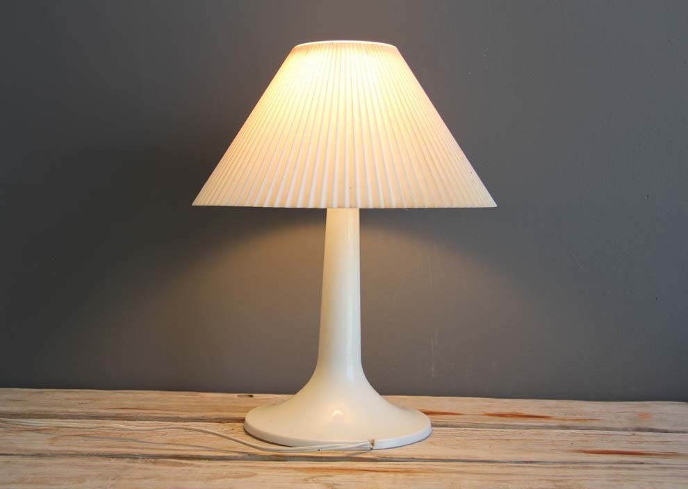 Mod Mushroom White Lamp