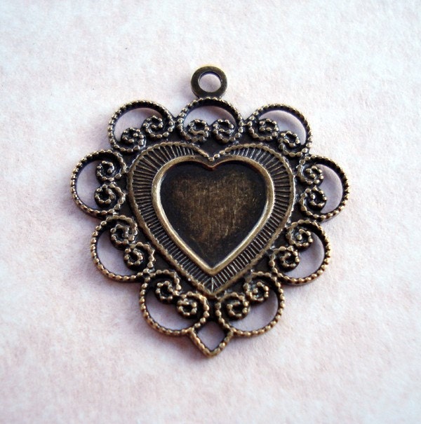 Antique Brass Victorian Inspired Scalloped Edge Heart Pendant Setting (3)