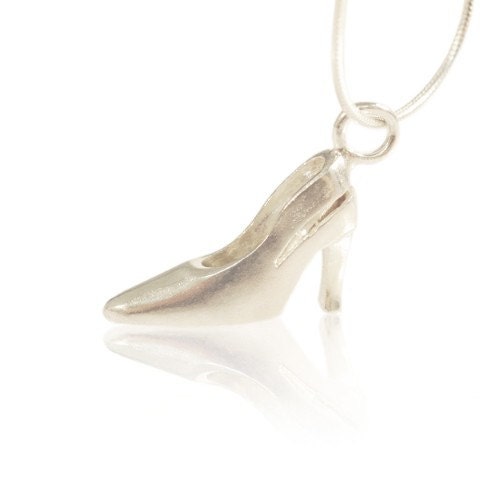high heeled shoes pendant silver