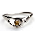 camomile- 14K white gold ring with yellow sapphire and diamond