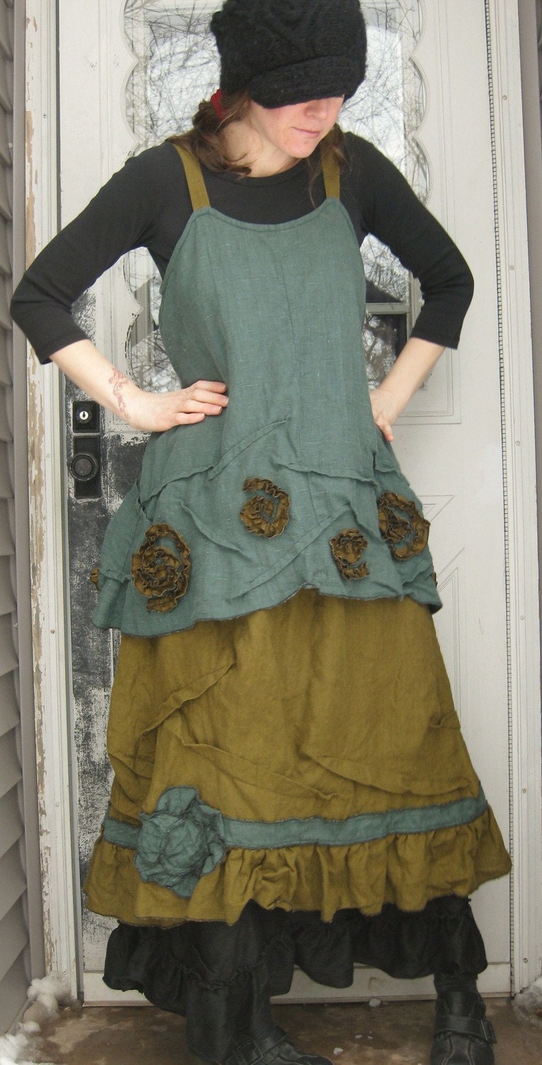 Short Flower Ruffle Skirt
