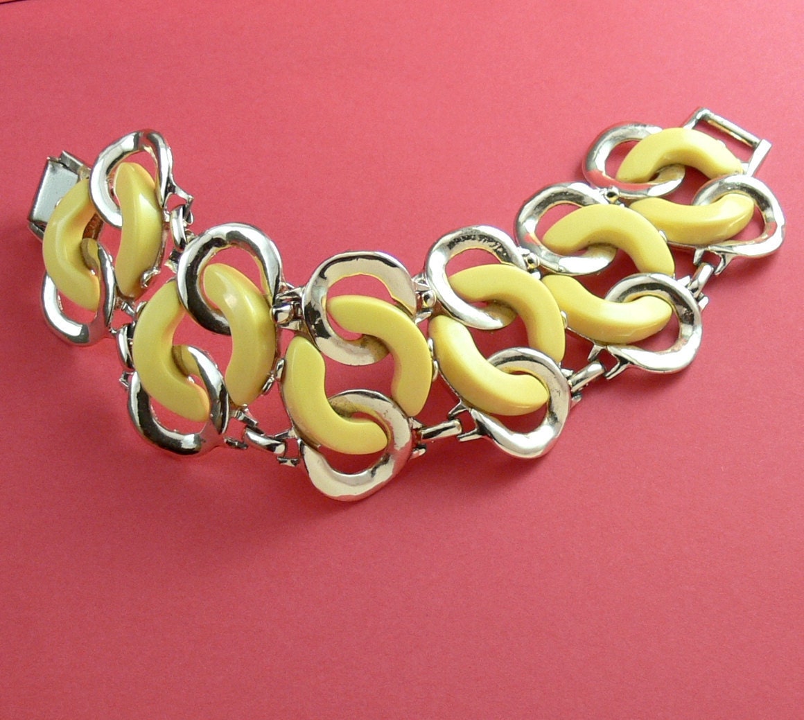 Vintage Bracelet Mod Thermoplastic Lemon Yellow