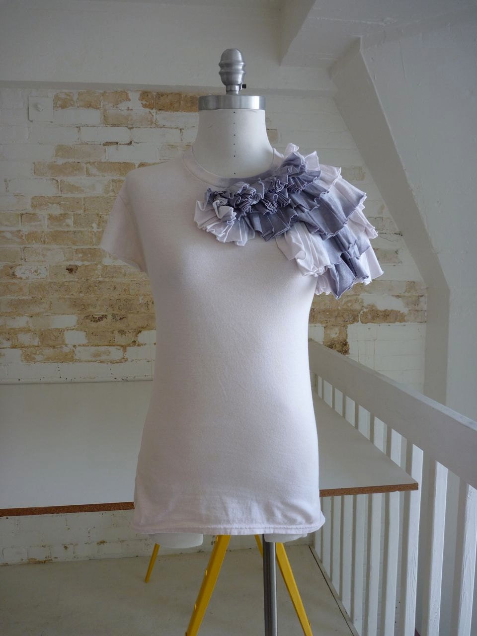 SALE shoulder plume tee