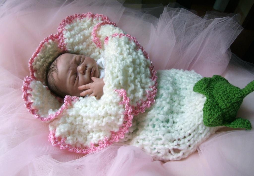Original design new style newborn baby girl boy unigender bell flower cocoon white pink photography props