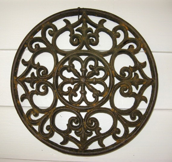 Antique Victorian Decorative Round Cast Iron Grate in Old Surface Finish, Wall Decor, Architectural Detail