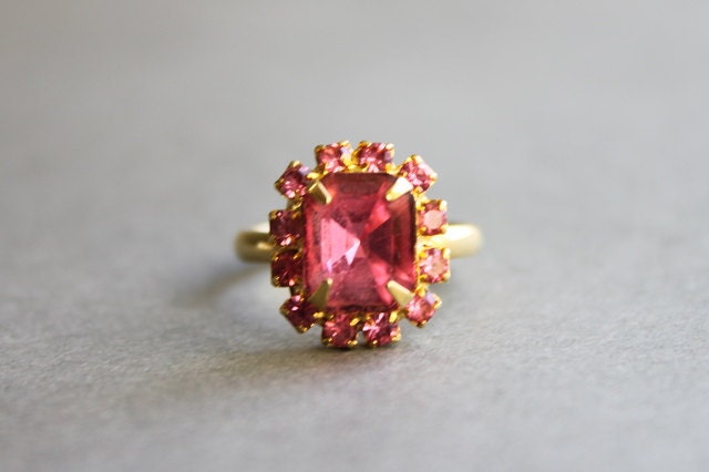 Vintage Ring / 1960s Cocktail Ring / 60s Pink Rhinestone Costume Ring