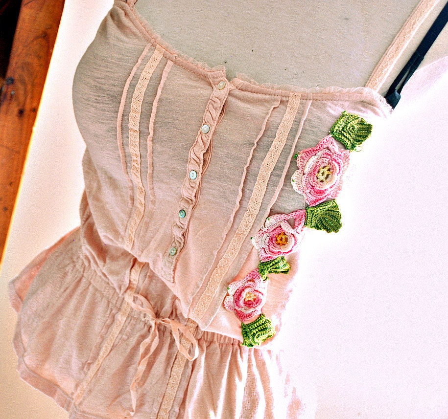 Daylen. a romantic & girly top.