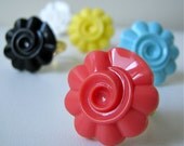 Cheerful Daisy Ring - vintage flower in 5 delicious colors (adjustable)