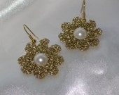 Gold flowers crochet earrings  with pearl-like bead