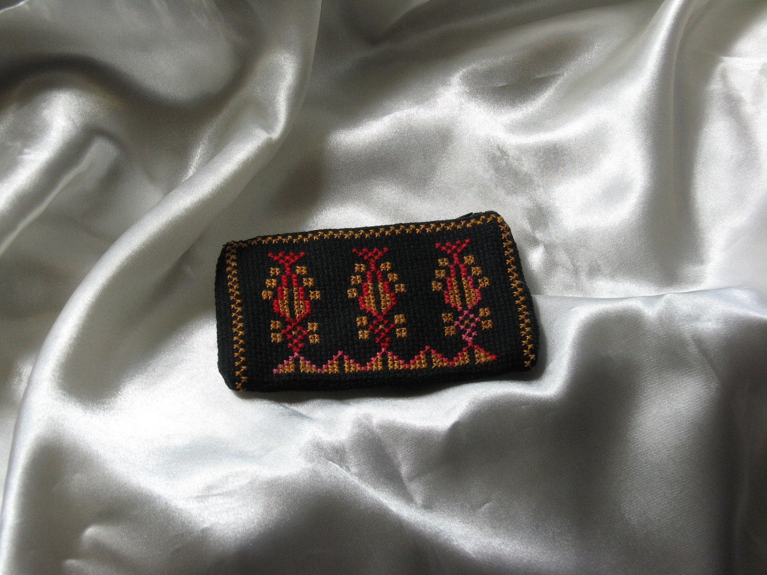 Embroided cross-stitch purse with Palestinian motifs -- 1